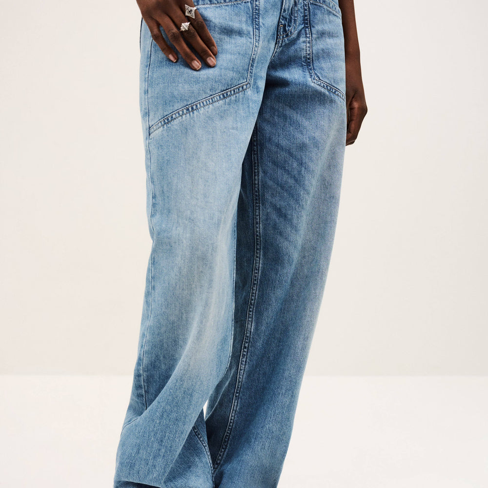 
                  
                    Mima Blue Jeans
                  
                