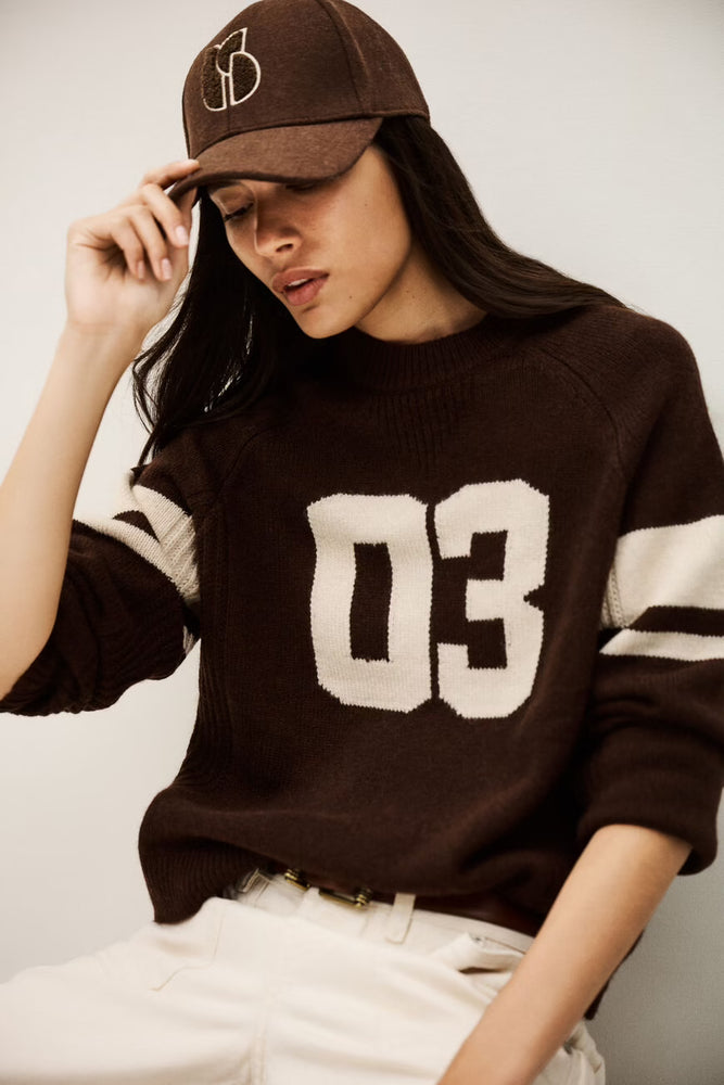 
                  
                    Cobe Jumper Chocolat
                  
                