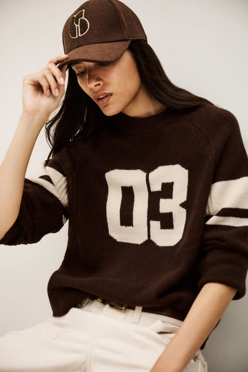 
                  
                    Cobe Jumper Chocolat
                  
                