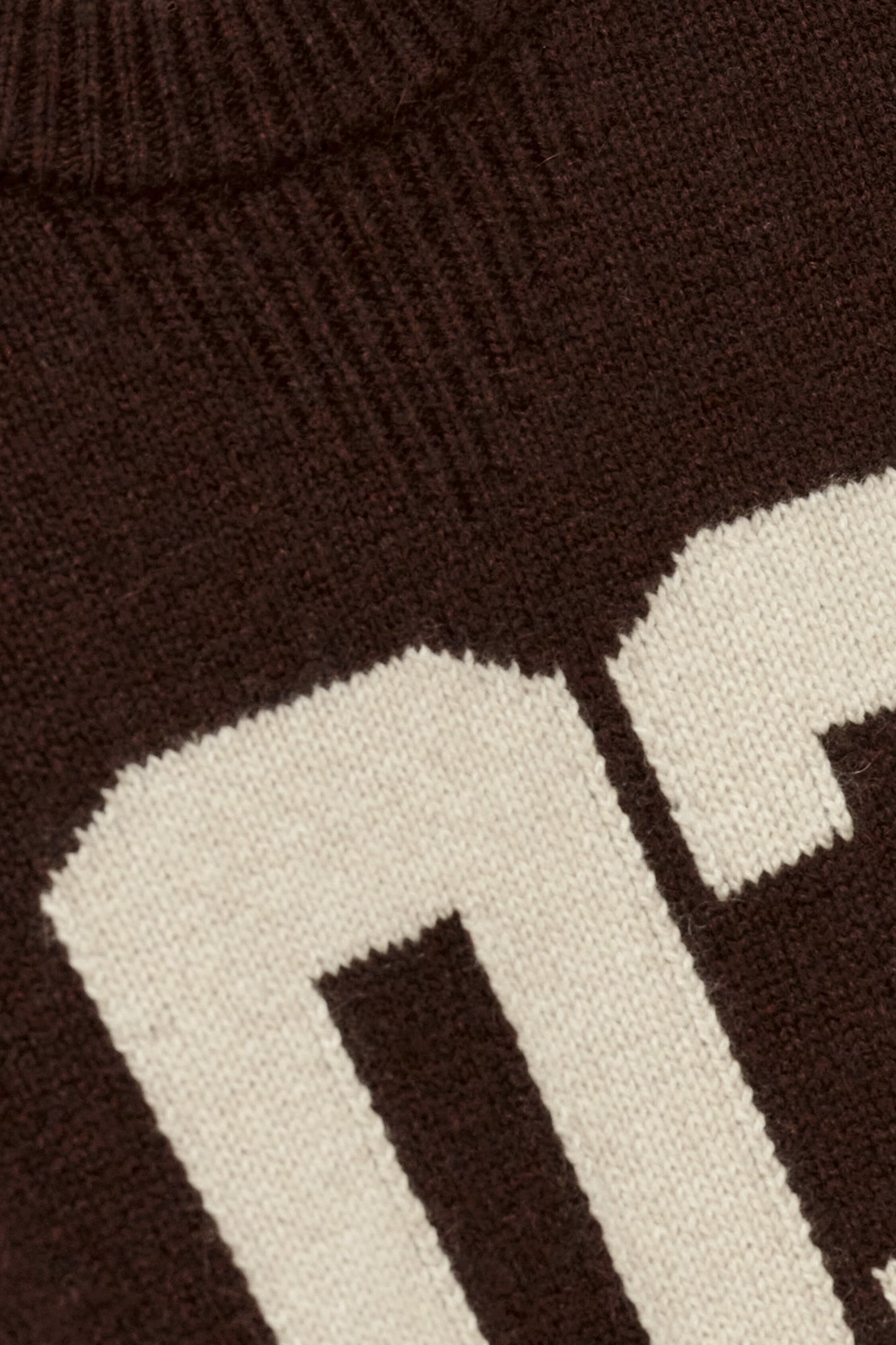
                  
                    Cobe Jumper Chocolat
                  
                