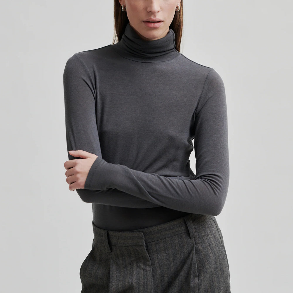 
                  
                    Matima T-neck Tee, Volcanic Ash
                  
                