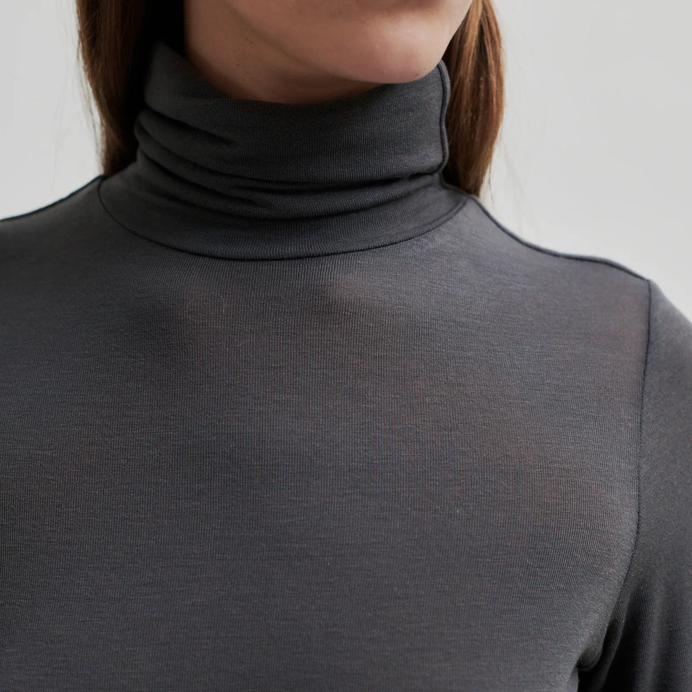 
                  
                    Matima T-neck Tee, Volcanic Ash
                  
                