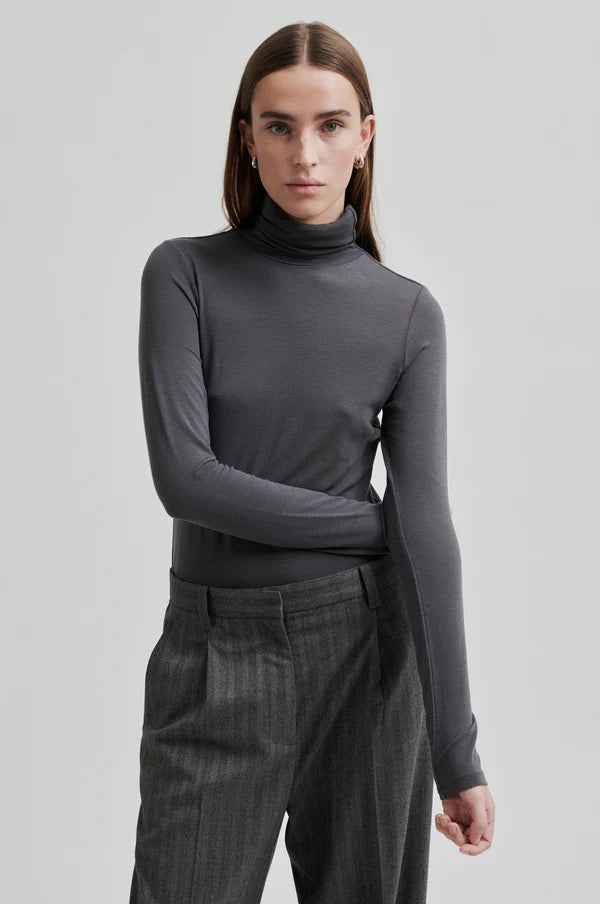 
                  
                    Matima T-neck Tee, Volcanic Ash
                  
                