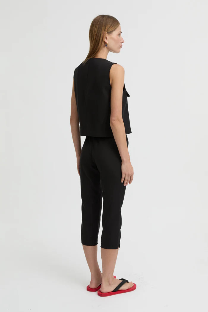 
                  
                    Anouk Capris Black
                  
                