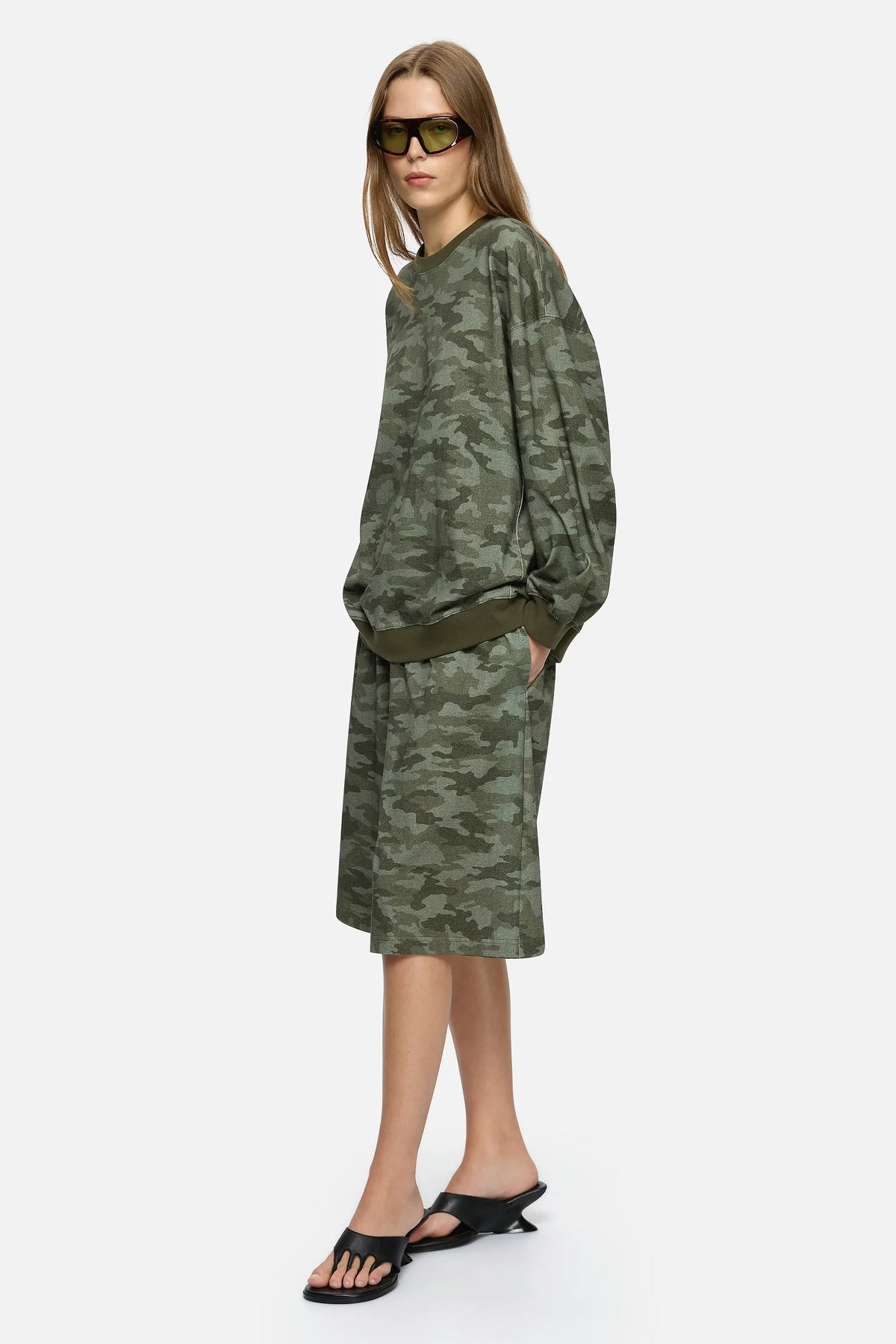 
                  
                    Indi Sweater Khaki
                  
                