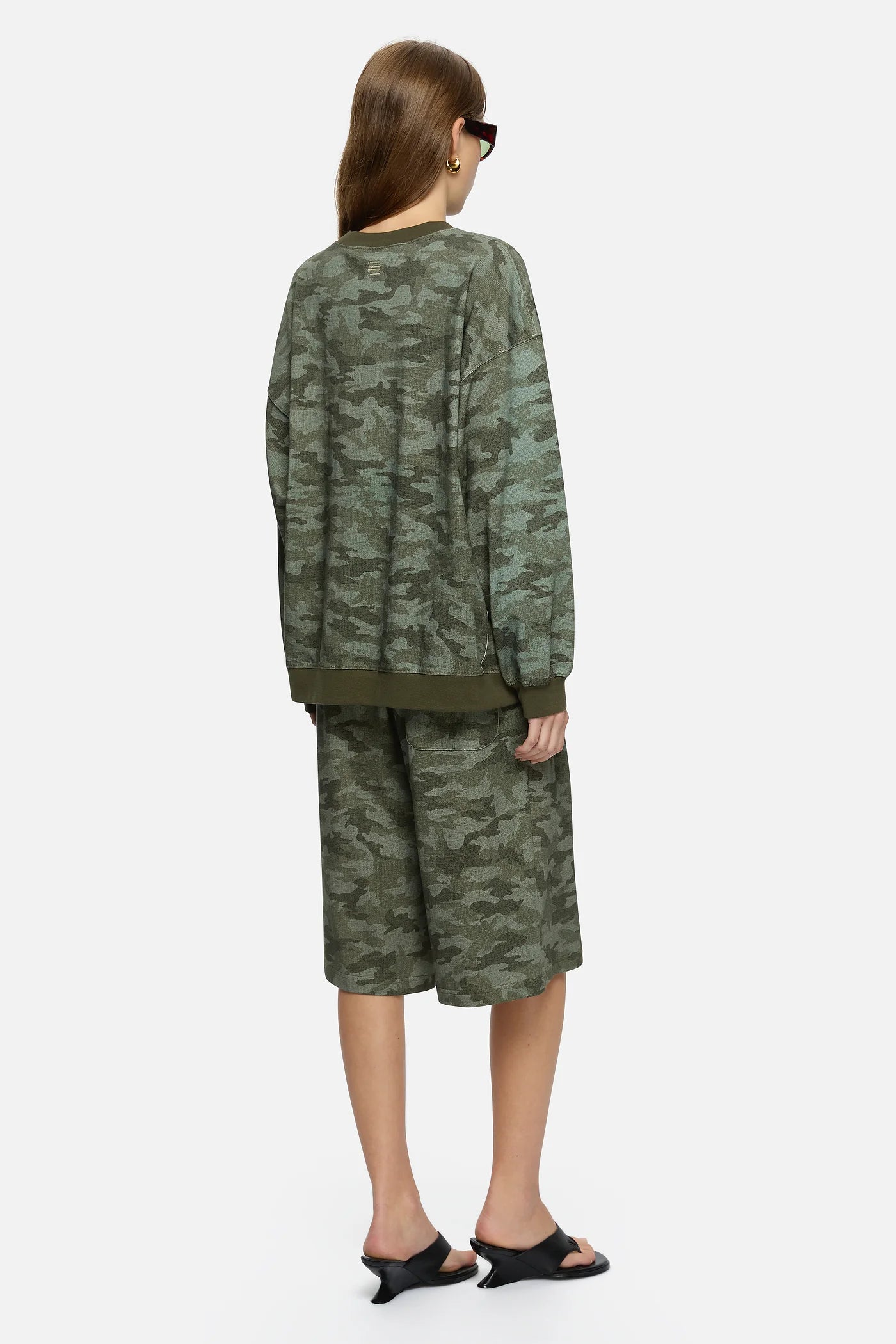 
                  
                    Indi Sweater Khaki
                  
                