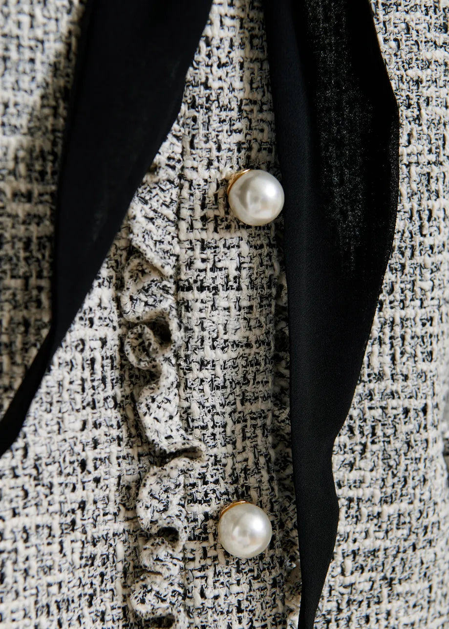 
                  
                    Hom Fitted Jacket
                  
                