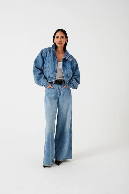 
                  
                    Bay Jean in Weekender
                  
                