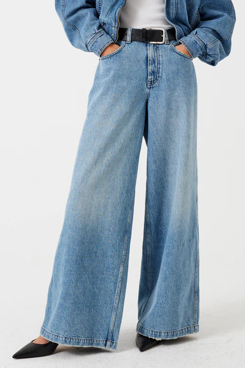 
                  
                    Bay Jean in Weekender
                  
                