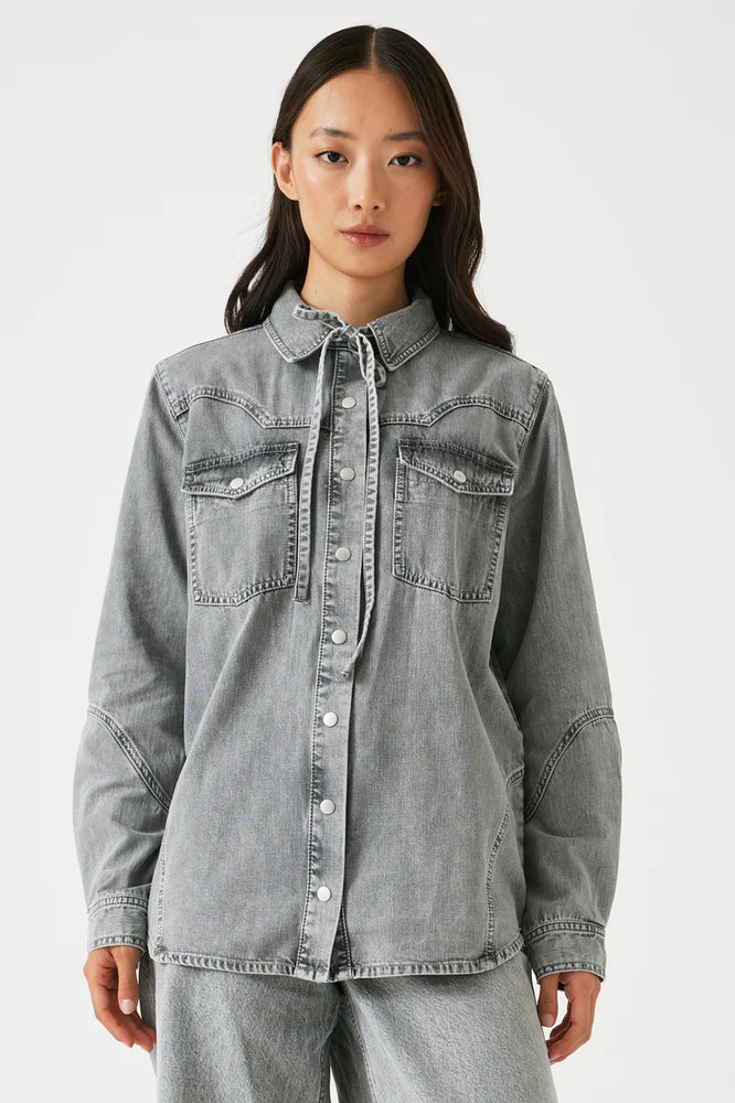 
                  
                    Mia Shirt Silver Lining
                  
                