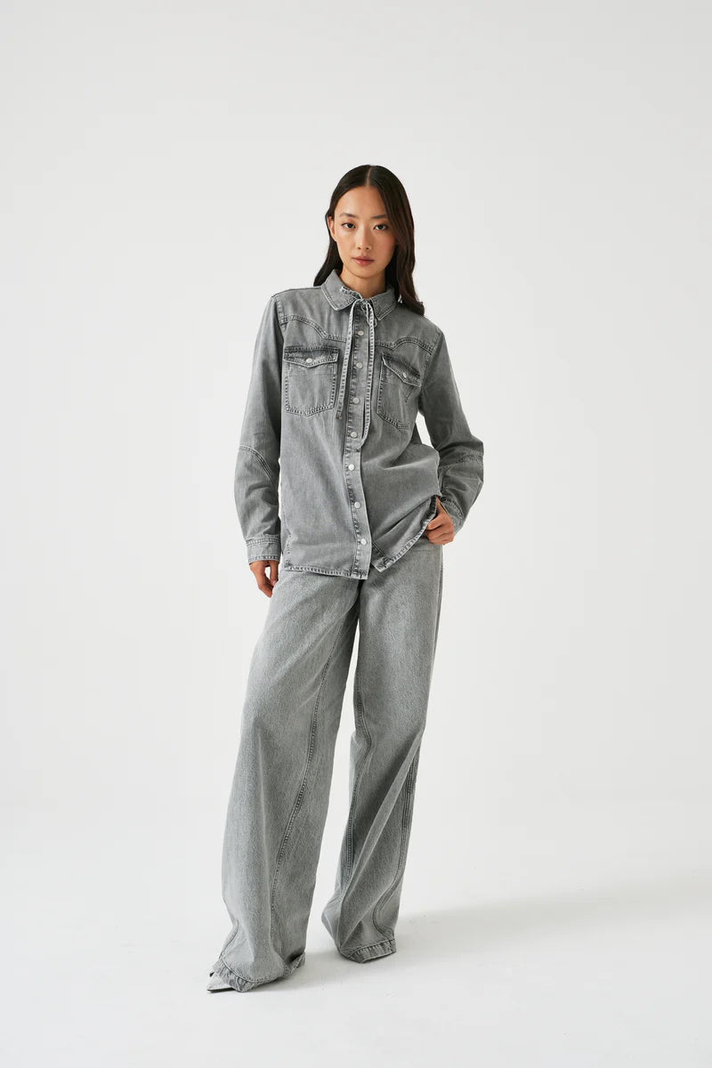 
                  
                    Mia Shirt Silver Lining
                  
                