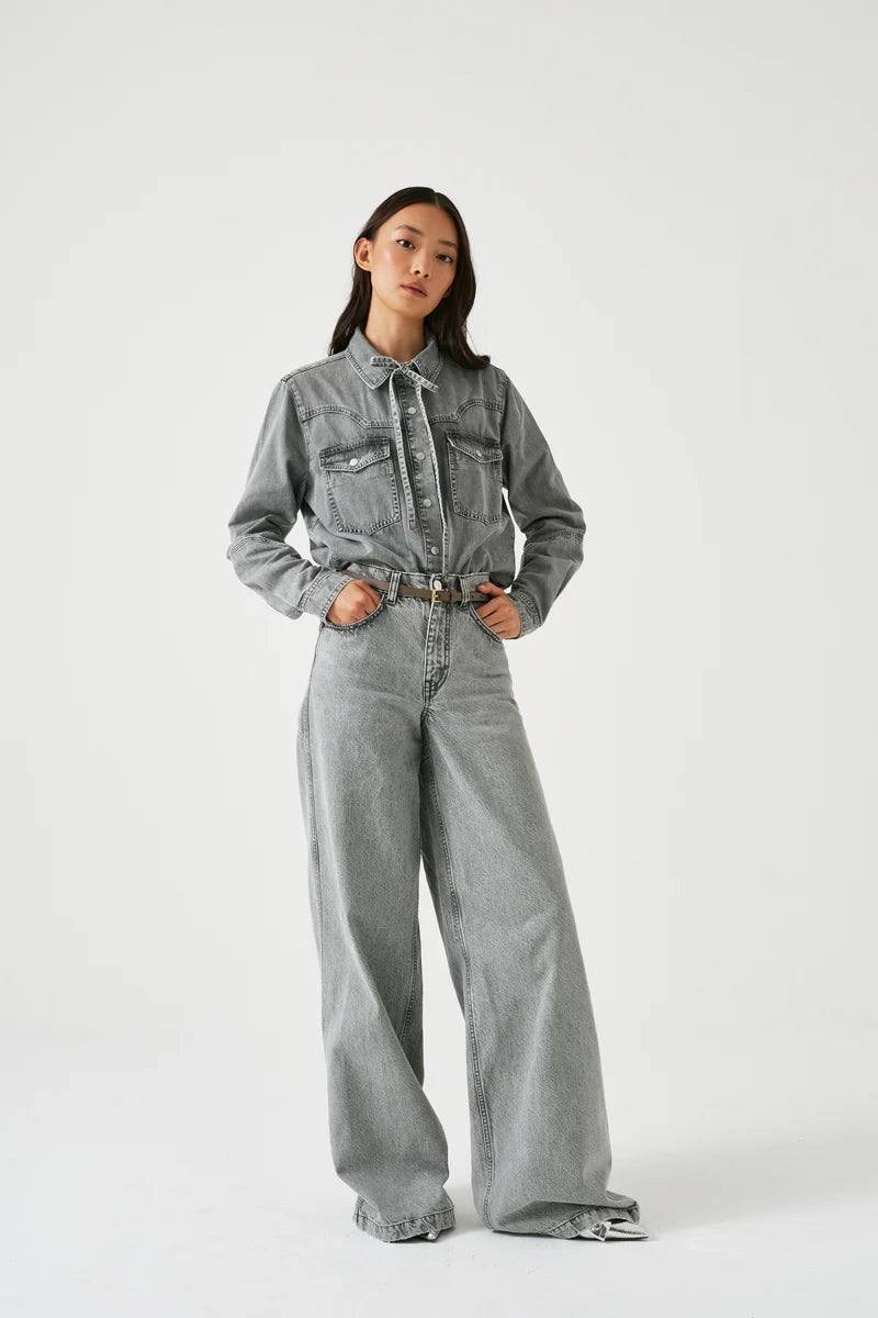 
                  
                    Mia Shirt Silver Lining
                  
                