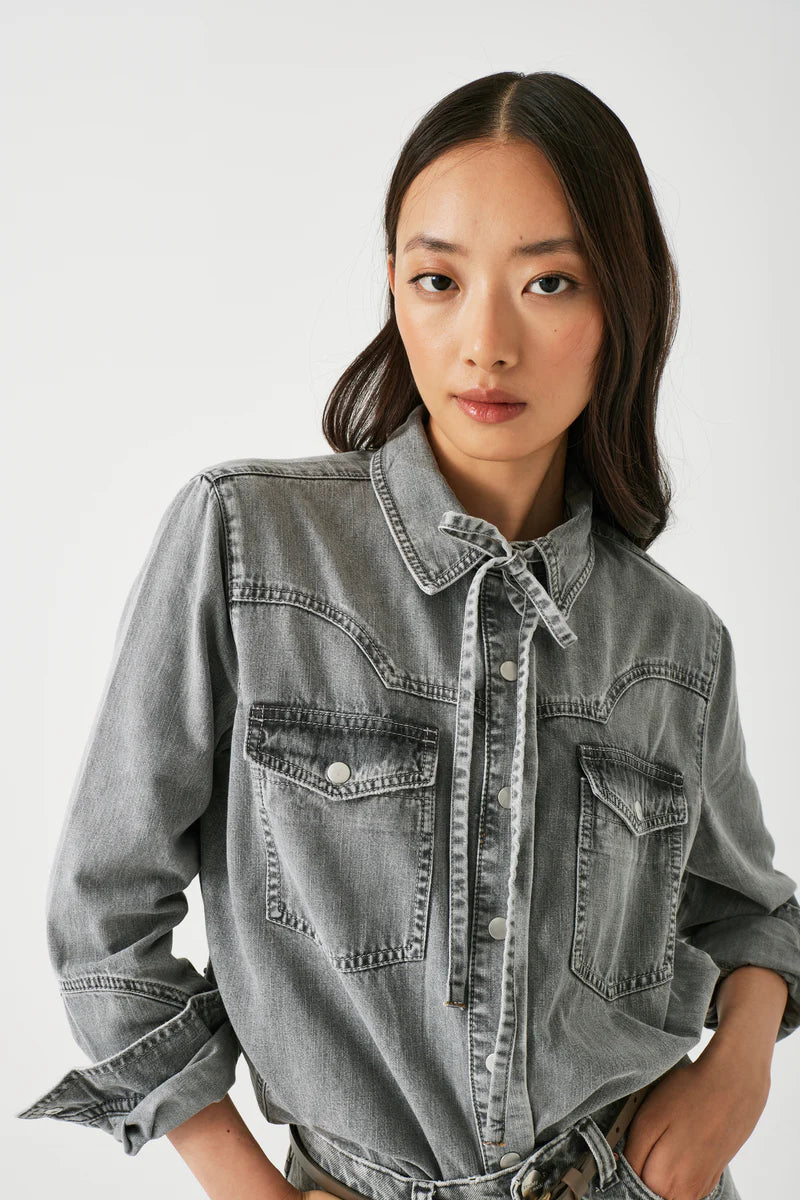 
                  
                    Mia Shirt Silver Lining
                  
                