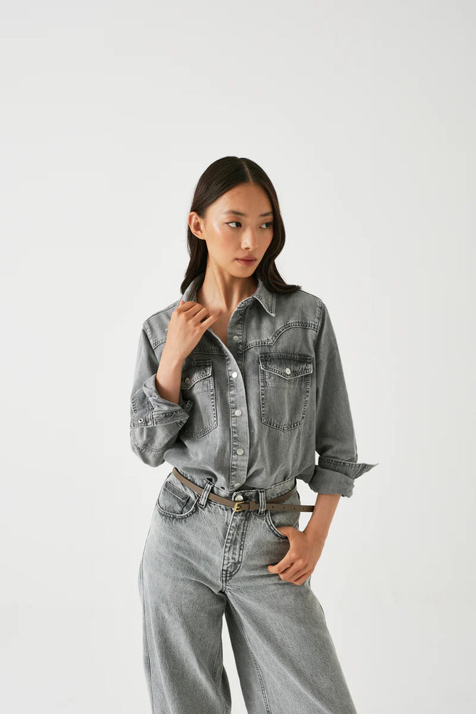 
                  
                    Mia Shirt Silver Lining
                  
                
